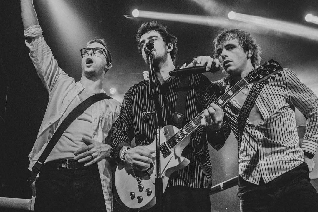 Ross, Rocky y Riker tocando Afterglow en Vorterix